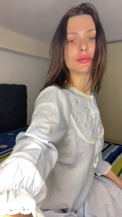 Nightie Tease - Seductive Skirt Lift!