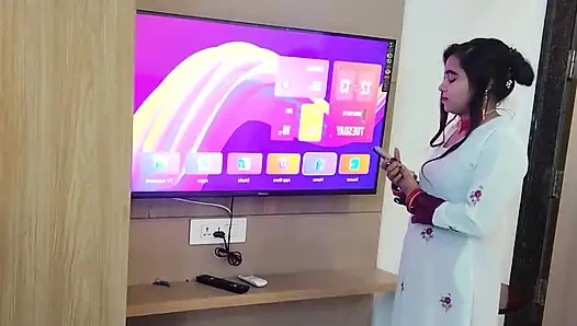 Daniel Bhabhi Seduces TV Mechanic For Sex because she unable to Pay Service