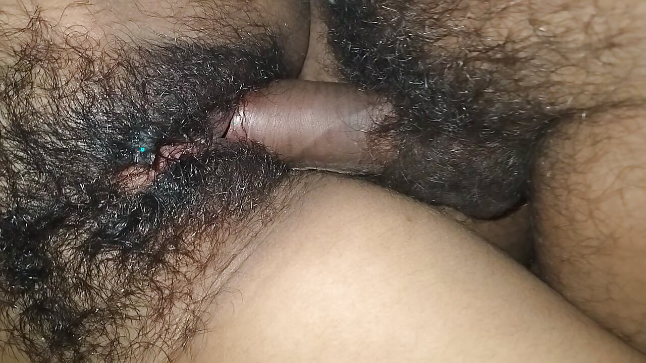 Mere ghar aaee bhabhi ki bahan ko kamre men le jakar spre dalakar jordar rajaee men ghus ke choodaee kiya aur donon ne apni thnd door ki bahut maja aaya