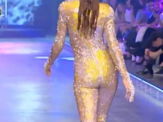Подиум, задница в бикини, показ мод 2014, песня