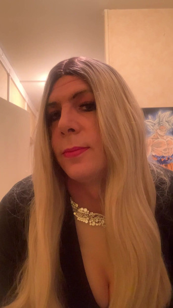 Sarah, mala kurvica, francuska pederčina ponižena od svoje gospodarice, feminizacija