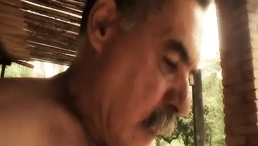 Cowok berumur ini ngentot sama cowok berumur yang lagi sange berat