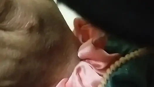 Land Ko Chusa Kar Malish Korte