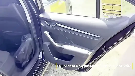 Wife pays Taxi with a blowjob. Taxi driver ejaculates in the mouth. Wife flash in a taxi and gets her hand in