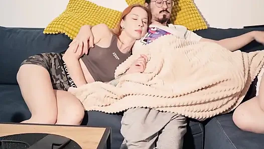 Тайный Минет От Моих Сводных Сестер Во Время Просмотра Телевизора