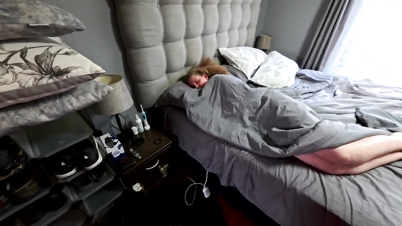 MILF Masturbating Early Morning After Waking up