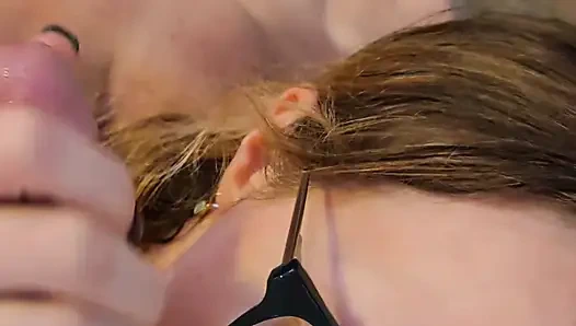 Strebsame milf lutscht schwanz auf den knien