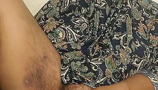 Arabian mom trying to squirt in her bedroom