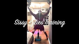 Sissy Kylies allenamento anale parte 2