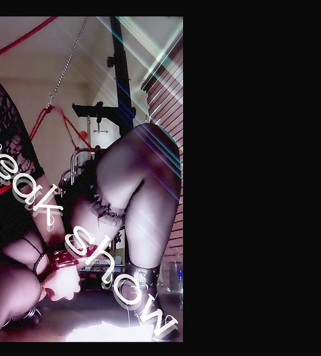 Kinky Slavedoll R: prim-plan al pizdei deschise lărgite, joc anal cu degetul - orgasm cu ejaculare! - Vibrator lung anal