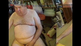 Il nonno accarezza in webcam
