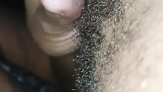 Memijat kontol dengan mulutnya!!