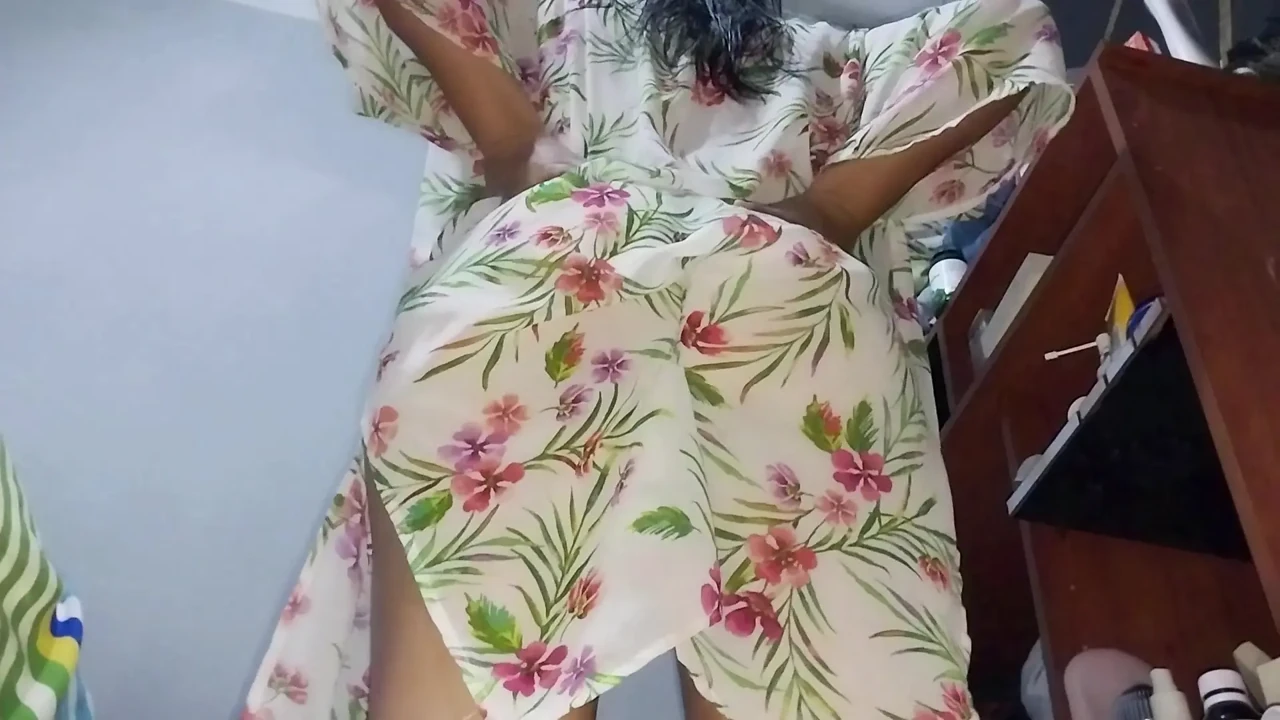 I spy on my stepmother's ass under the bed while she is changing