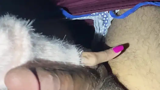 Индийская дези бхабхи играет с хуем