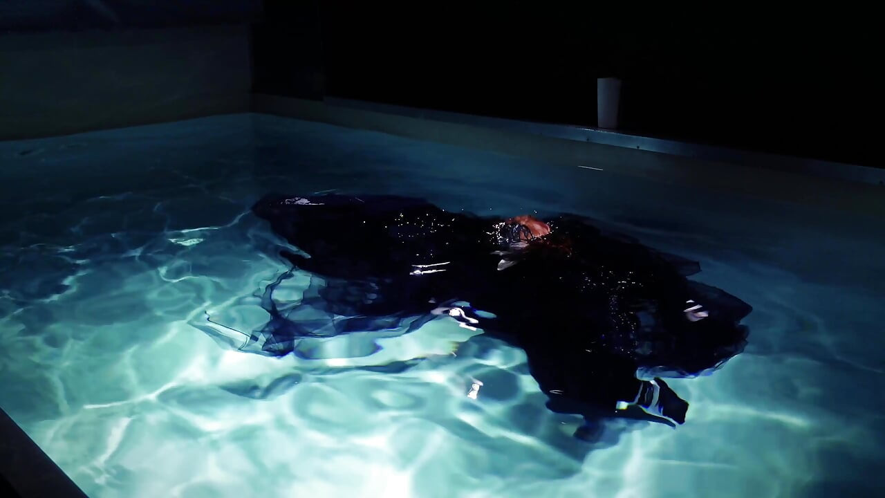 Underwater shooting - full backstage