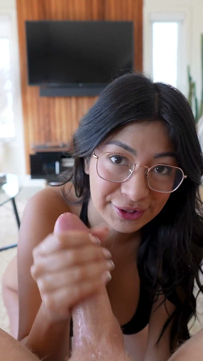 Slutty Latina Step Sis Proves Her Blowjob Skills - Cami Strella - Lev Lieben