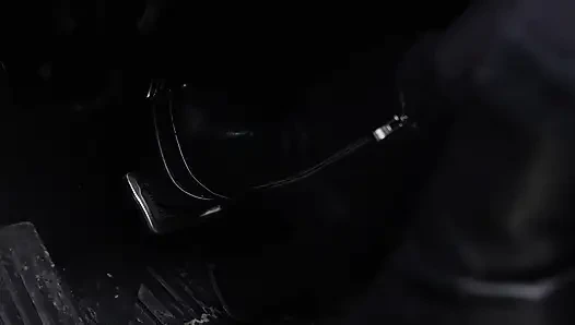 Yardım et, arabam karda mahsur kaldı.