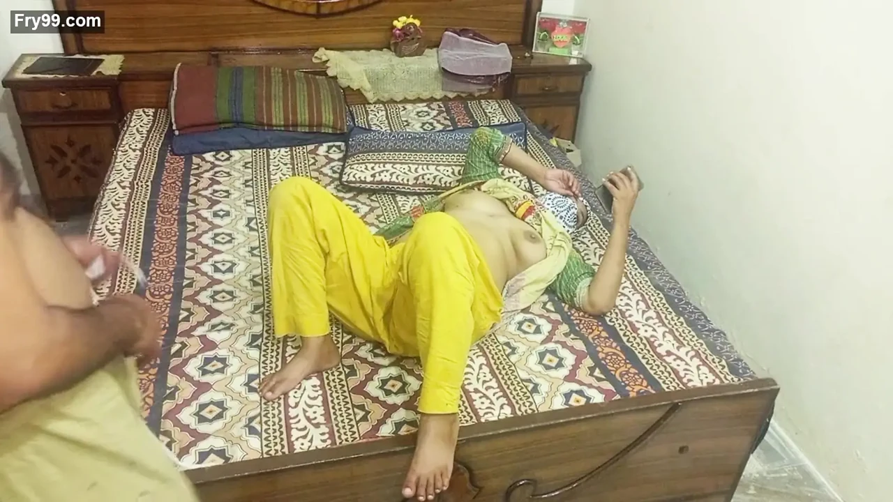 Hot and sexy desi bhabhi fucked by bf