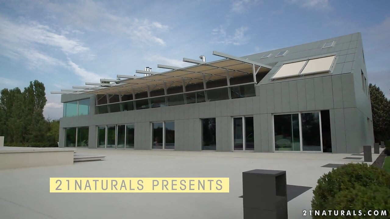 21Naturals - Charlie Dean ama os pés de Veronica Leal!