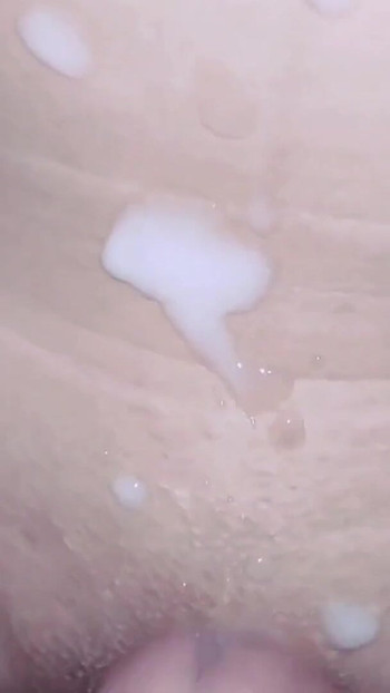 Gadis cantik indonesia yang mungil lagi asik sama calon pacarnya di rumah kontrakannya. | Klip 3