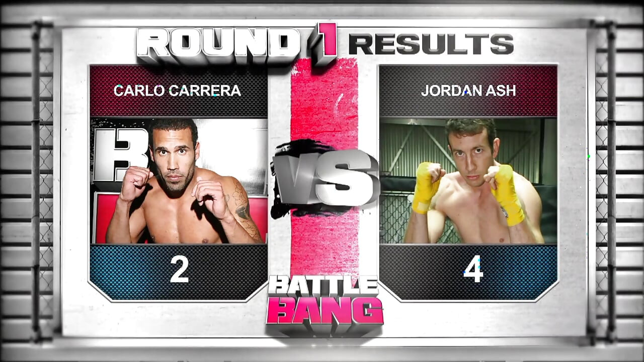 כוס מפולפל כבד של חור סתמי ועסיסי נראה קטן ומלא בפנים