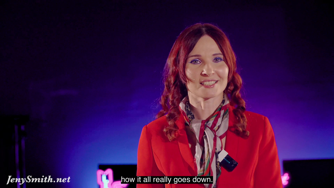 治疗不安全：她在中途脱衣服