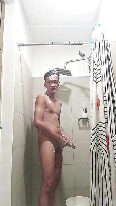 Kupam se jer čekam svoju curu