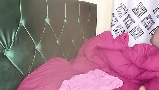 Монахиня пытается сквиртовать