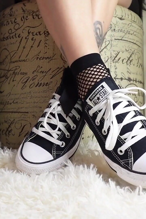 Converse & Fishnets