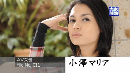 경험 많은 애인에게 털이 무성한 보지를 핥고 따먹히는 매우 귀여운 일본 소녀