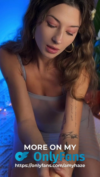 The girl turning herself handjob