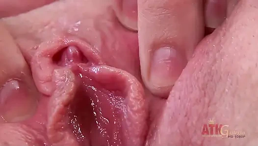 Itil wanita ini idaman semua pria.