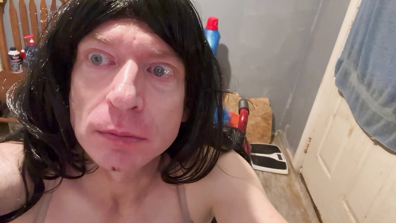 Shemale deep throating dildo