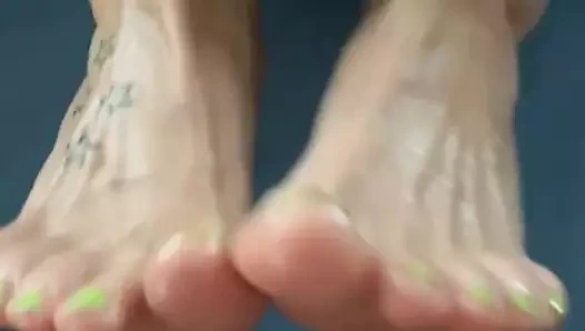 Sexy green Toenails need some cum