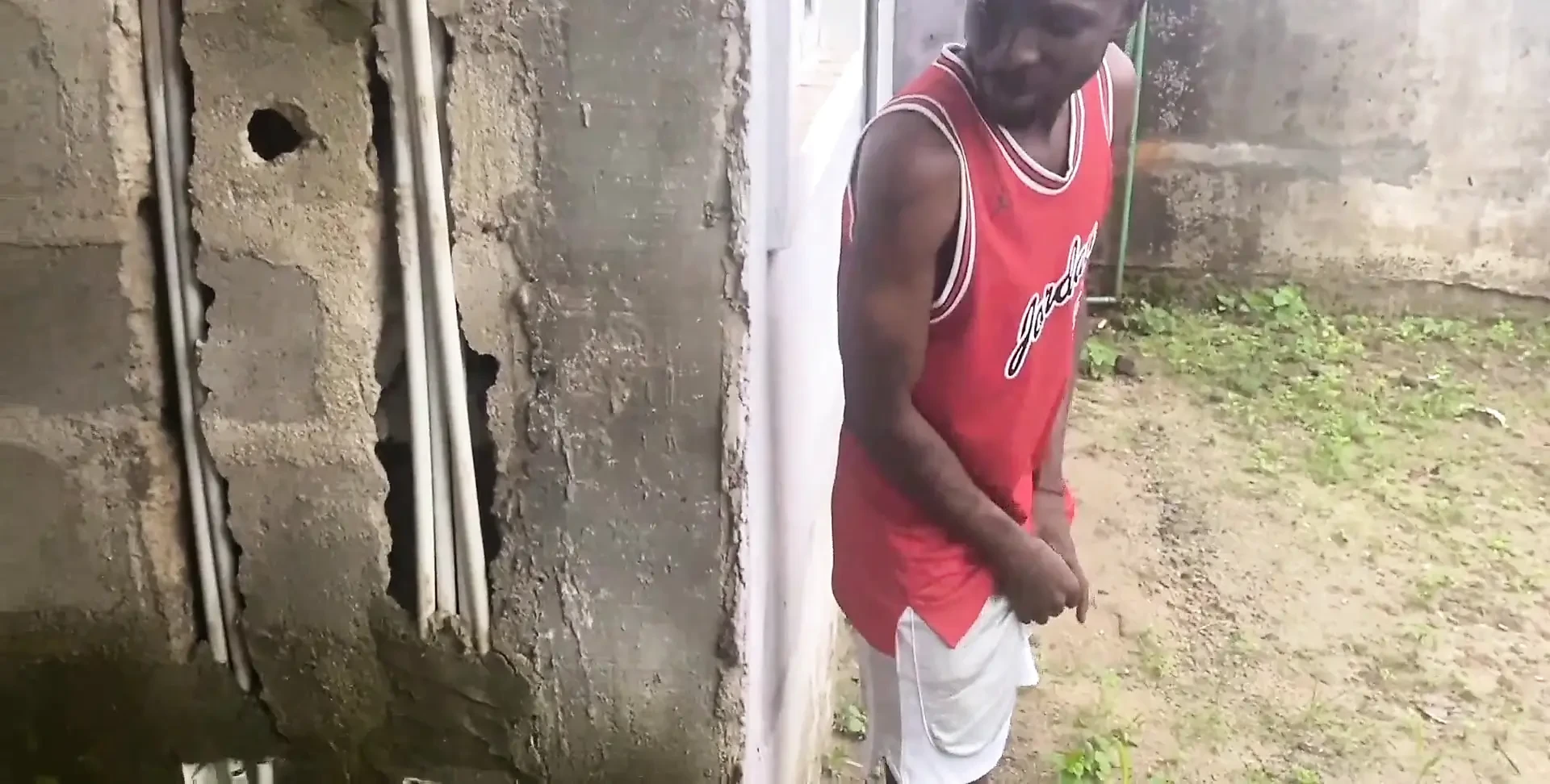 Megbasztam a szomszéd feleségemet a lépcsőház alatt