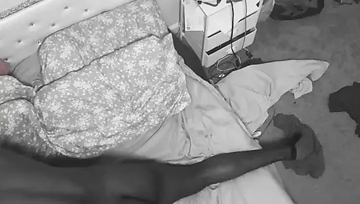 Büyük dövmeli götlü orta yaşlı seksi kadın büyük yarak arka çekimlerine ve götüne büyük boşalmaya uyanıyor