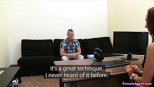 Female Agent - панк-рокер заполняет горячего агента его жестким хуем