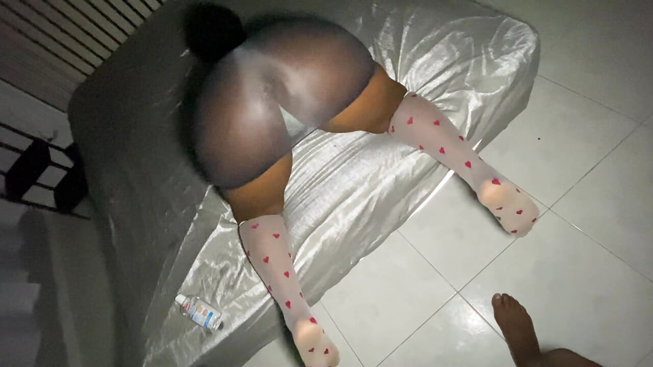 Cornudo Humillado Mientras Su Mujer Disfruta Verga Real en Casa