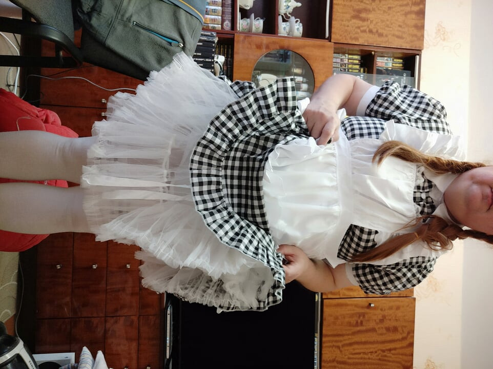 Sissy maid posing and cum