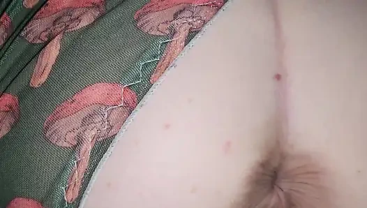 Orta yaşlı seksi kadın götten amcık sikişiyor