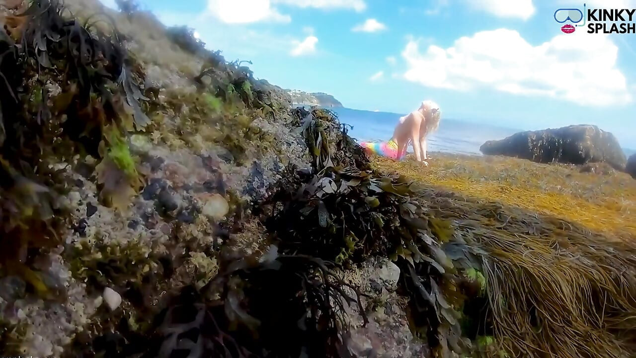 Sirenă reperată! Întâlnire umedă în Lost Cove