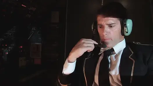 Pilot yarak çukurunda hostesle sikişiyor