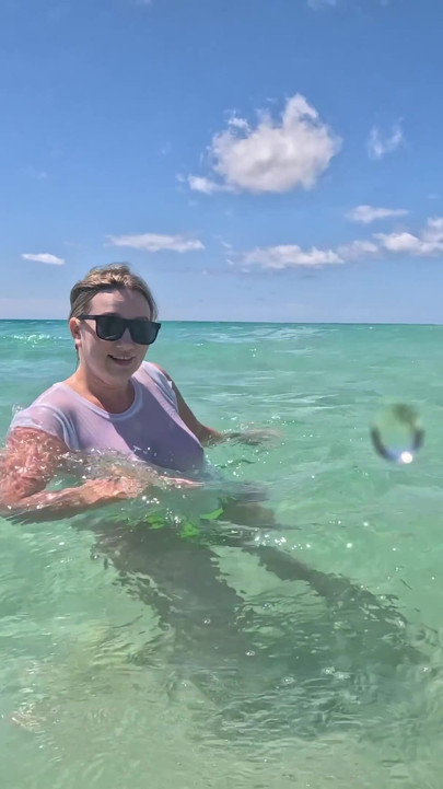 Wet White T-shirt Swimming Underwater