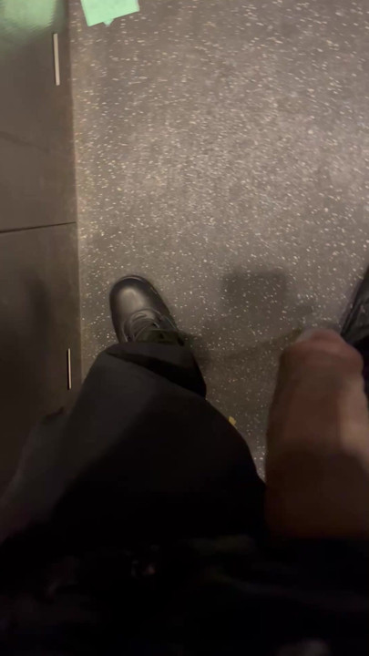 Um pouco de diversão em elevador público