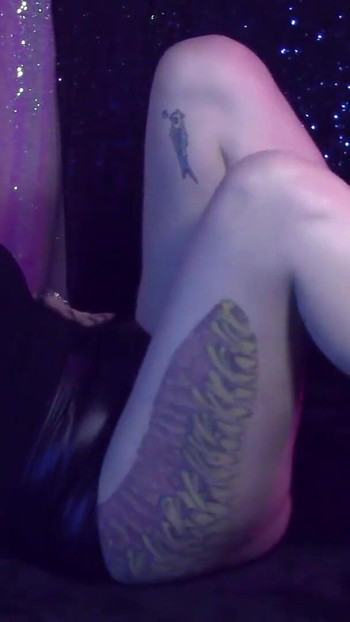 Must-share moment z "Objímání vaší závislosti na Findom - Slečna Faith Rae je Femdom Mesmerizing Finanční dominance a uctívání"