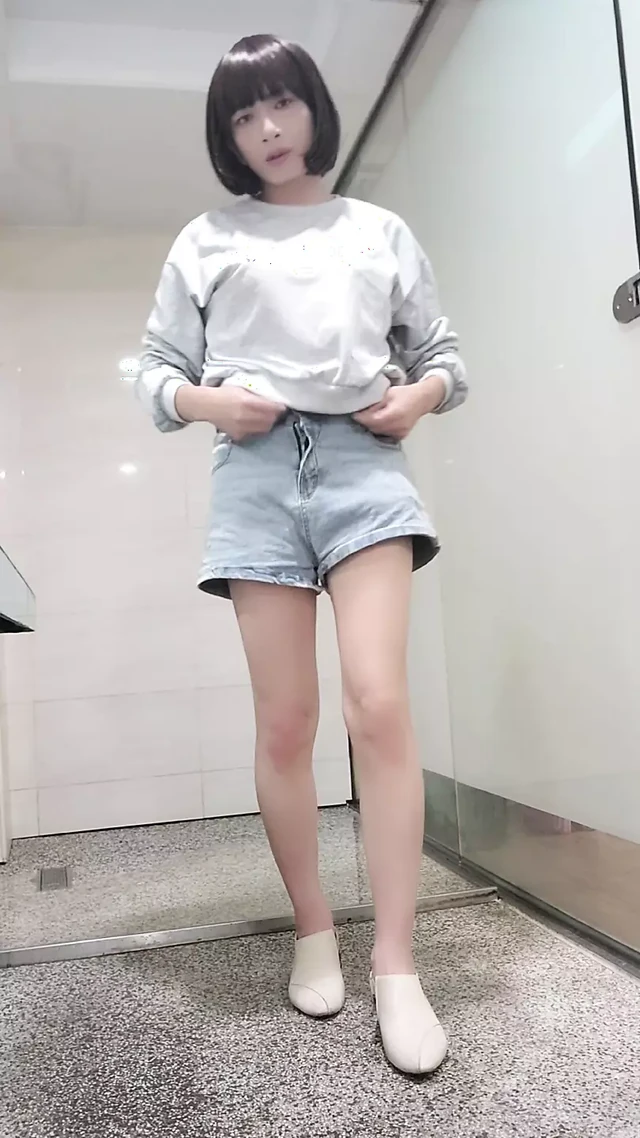 Shemale Ting Xuan Sexy underwear and beautiful legs