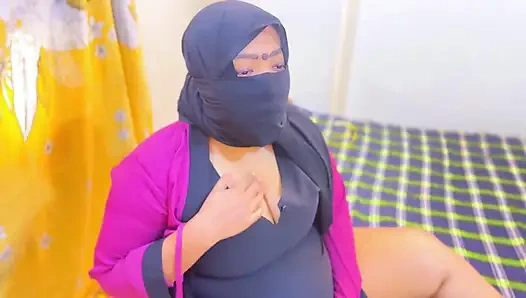 Irani Arab MILF Hot Stepmom Masturbation in Hotel Room and Hotel Guy Saw Her and He Start Handjob