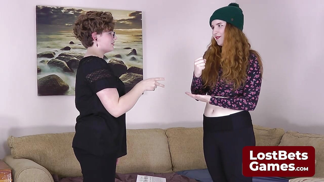 Roxy e Gracie tiram a roupa sobre um jogo quente de Mogadíscio
