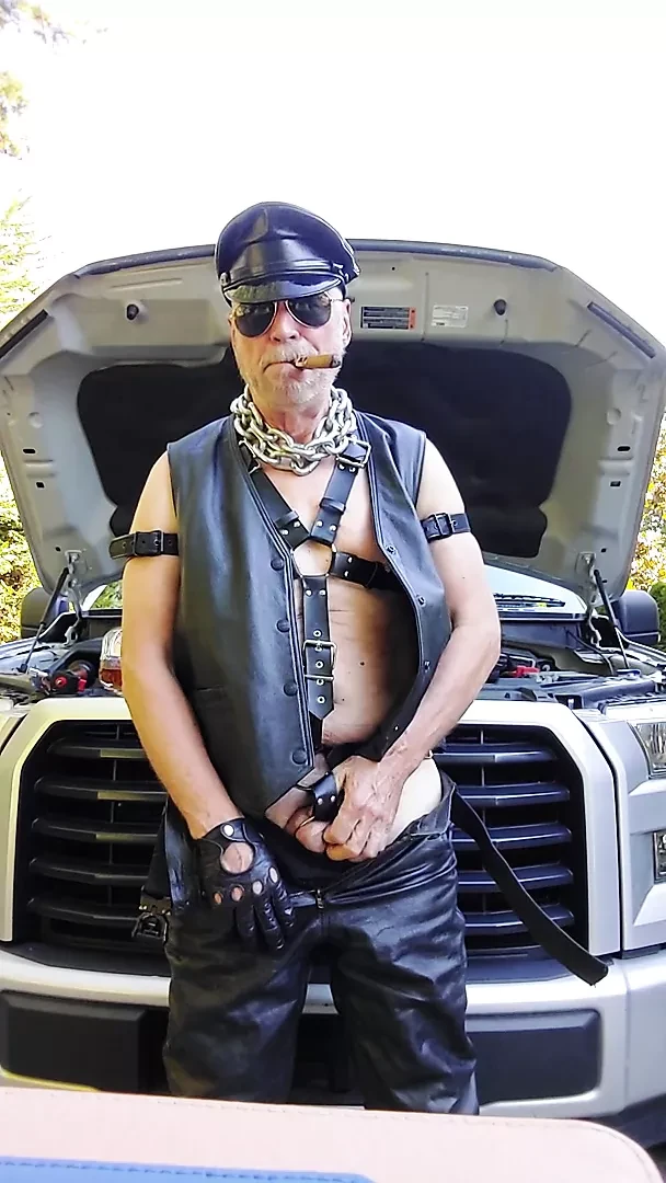 Leather dad, solo