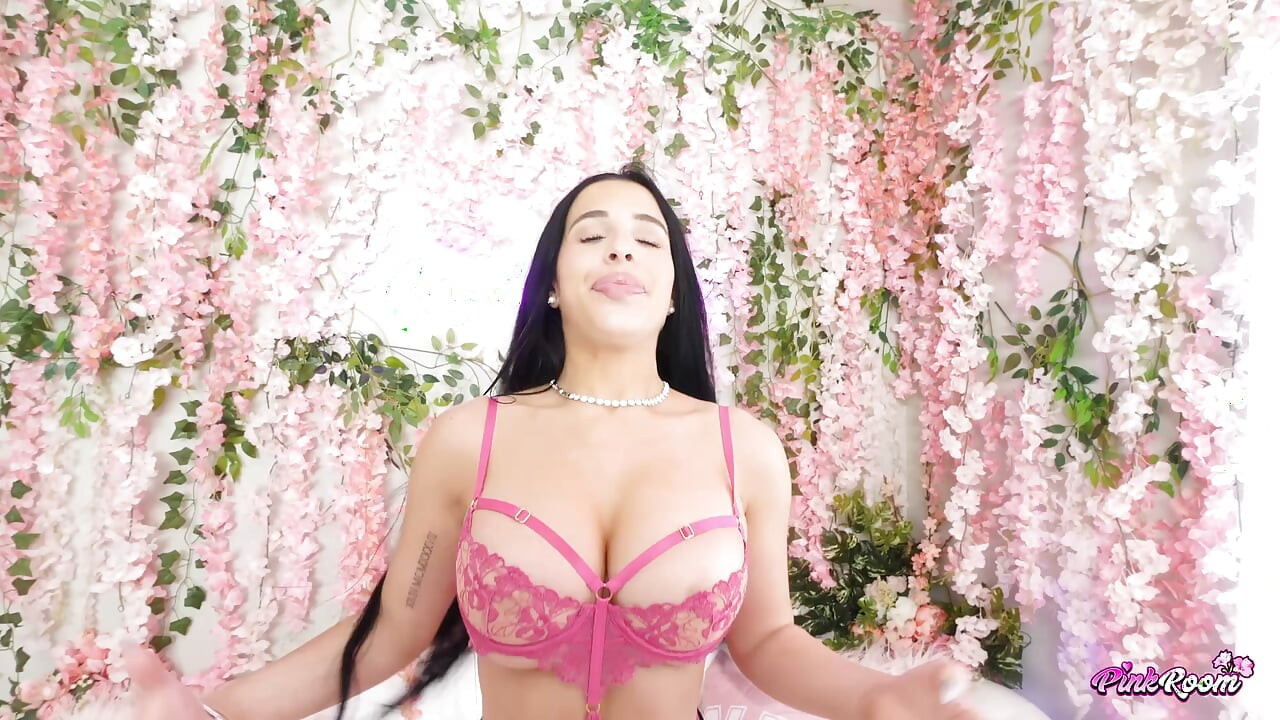 Stanza rosa ep. 18: la bella perfetta selina slay viene allevata